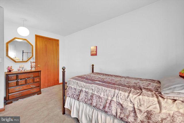 4872 MAIN ST, Whitehall, PA 18052