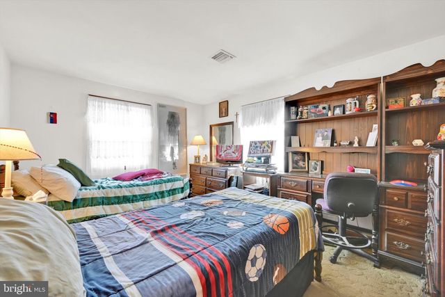 4872 MAIN ST, Whitehall, PA 18052