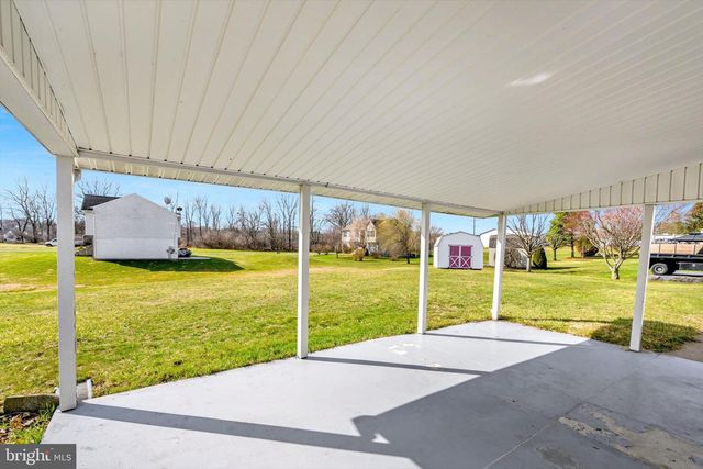 4872 MAIN ST, Whitehall, PA 18052