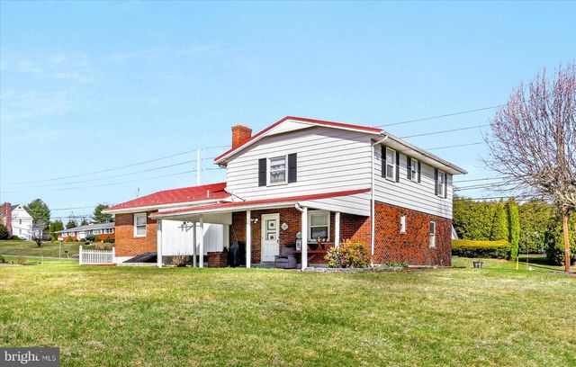 4872 MAIN ST, Whitehall, PA 18052