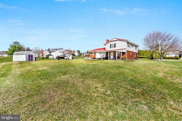 4872 MAIN ST, Whitehall, PA 18052