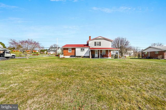 4872 MAIN ST, Whitehall, PA 18052