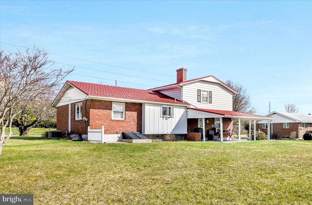 4872 MAIN ST, Whitehall, PA 18052