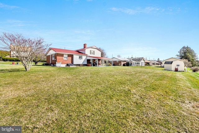 4872 MAIN ST, Whitehall, PA 18052