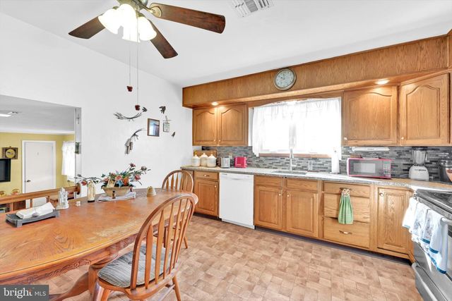 4872 MAIN ST, Whitehall, PA 18052