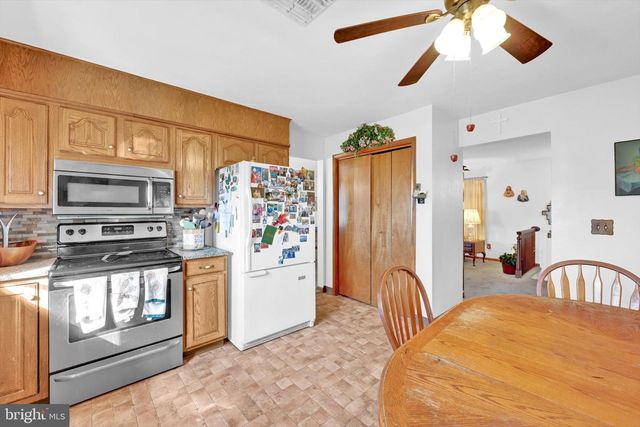 4872 MAIN ST, Whitehall, PA 18052