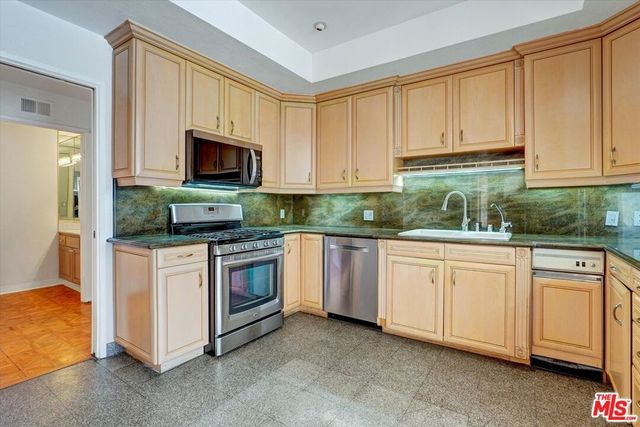 1140 Alta Loma Road 303, West Hollywood, CA 90069