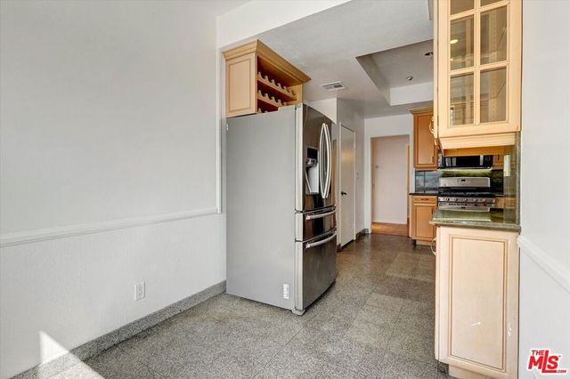 1140 Alta Loma Road 303, West Hollywood, CA 90069