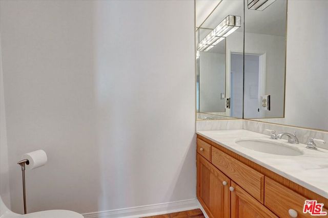 1140 Alta Loma Road 303, West Hollywood, CA 90069