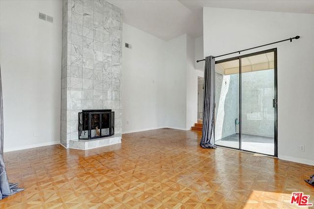 1140 Alta Loma Road 303, West Hollywood, CA 90069
