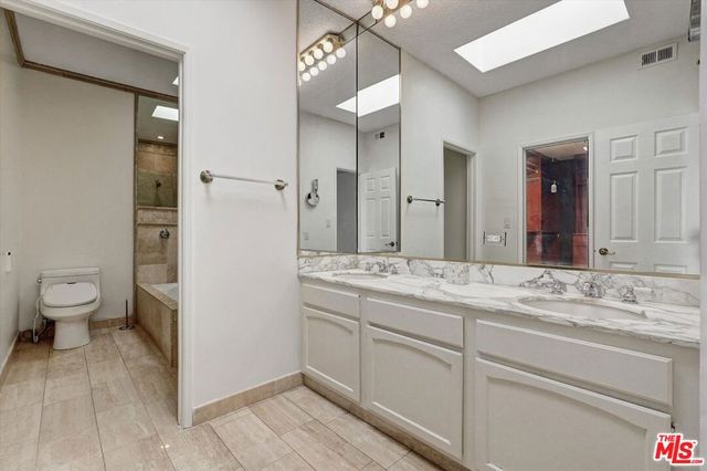 1140 Alta Loma Road 303, West Hollywood, CA 90069