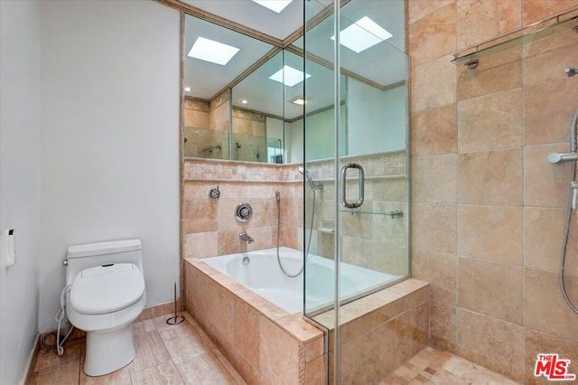 1140 Alta Loma Road 303, West Hollywood, CA 90069