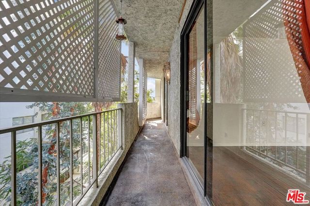 1140 Alta Loma Road 303, West Hollywood, CA 90069