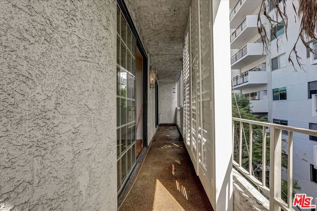 1140 Alta Loma Road 303, West Hollywood, CA 90069