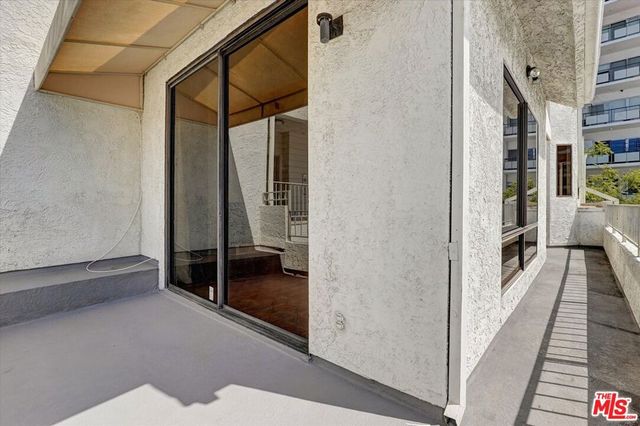 1140 Alta Loma Road 303, West Hollywood, CA 90069