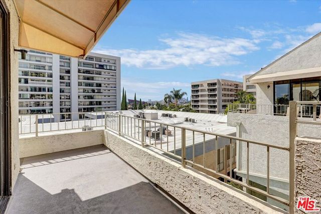 1140 Alta Loma Road 303, West Hollywood, CA 90069