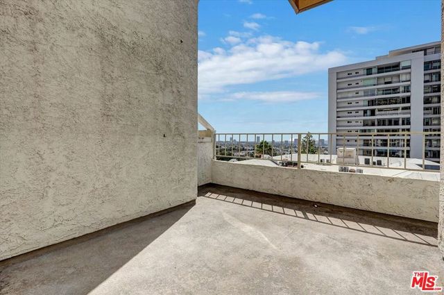 1140 Alta Loma Road 303, West Hollywood, CA 90069
