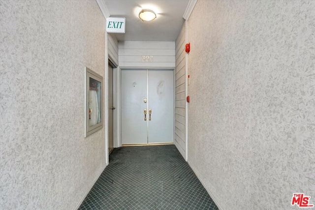 1140 Alta Loma Road 303, West Hollywood, CA 90069