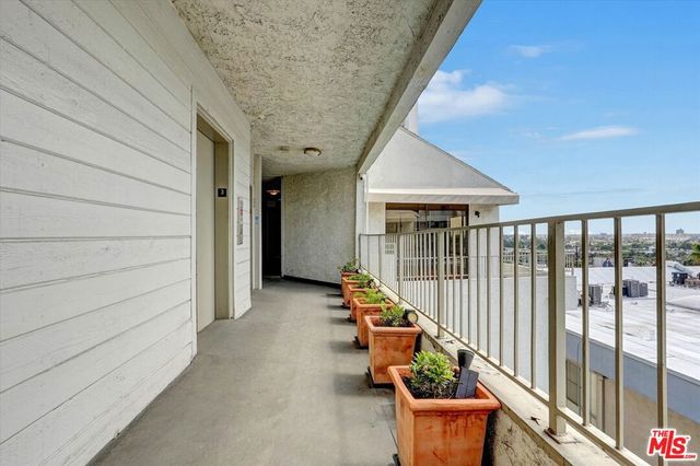 1140 Alta Loma Road 303, West Hollywood, CA 90069