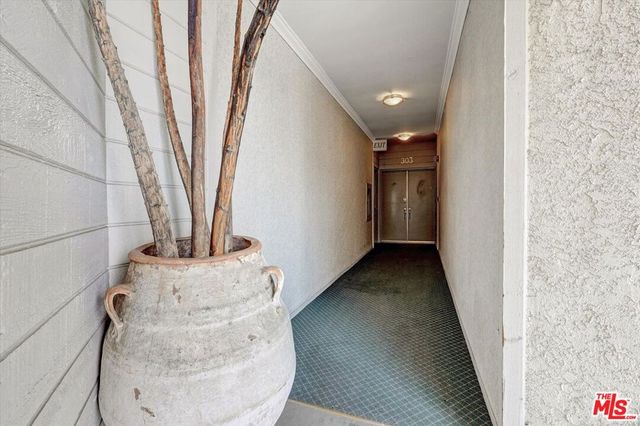1140 Alta Loma Road 303, West Hollywood, CA 90069