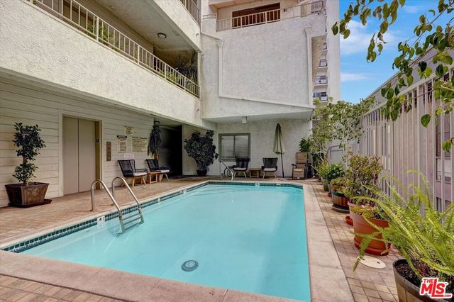 1140 Alta Loma Road 303, West Hollywood, CA 90069