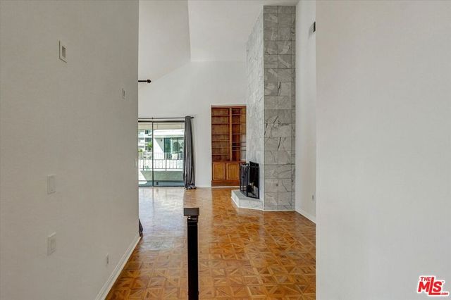 1140 Alta Loma Road 303, West Hollywood, CA 90069