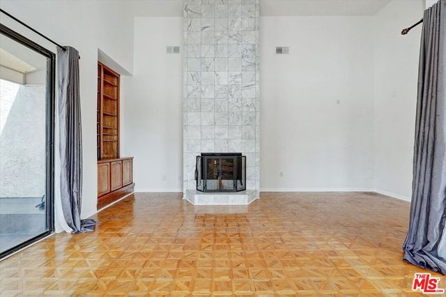 1140 Alta Loma Road 303, West Hollywood, CA 90069