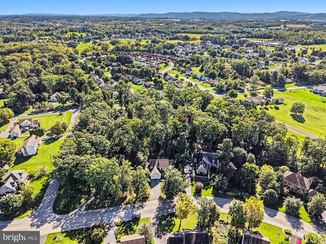 115 STONEHEDGE DR, Carlisle, PA 17015