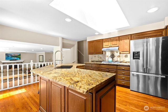 31015 W Lake Morton Drive SE, Kent, WA 98042