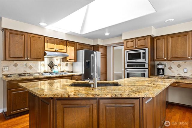 31015 W Lake Morton Drive SE, Kent, WA 98042
