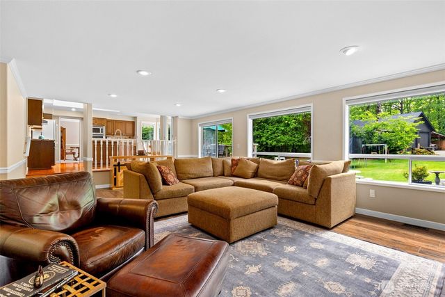 31015 W Lake Morton Drive SE, Kent, WA 98042