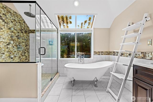 31015 W Lake Morton Drive SE, Kent, WA 98042