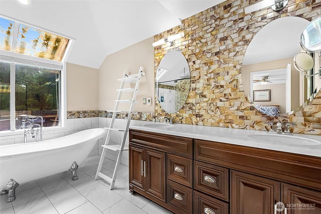 31015 W Lake Morton Drive SE, Kent, WA 98042