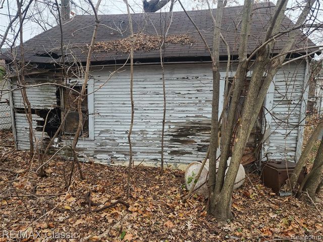 643 E Kennett Road, Pontiac, MI 48340