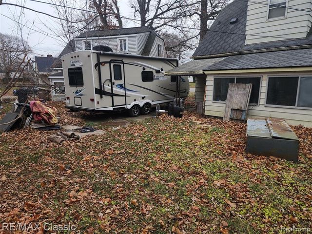 643 E Kennett Road, Pontiac, MI 48340