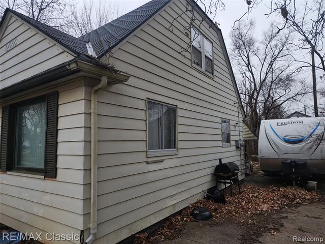643 E Kennett Road, Pontiac, MI 48340
