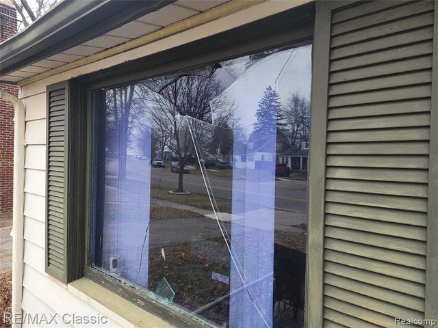 643 E Kennett Road, Pontiac, MI 48340