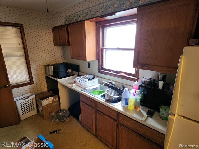 643 E Kennett Road, Pontiac, MI 48340