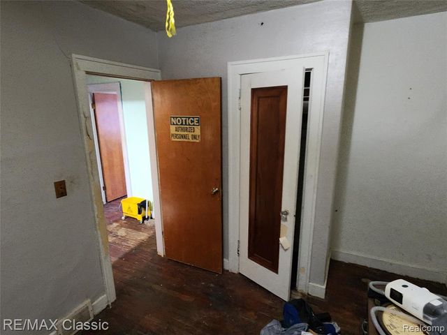 643 E Kennett Road, Pontiac, MI 48340