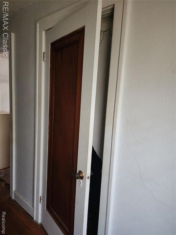 643 E Kennett Road, Pontiac, MI 48340