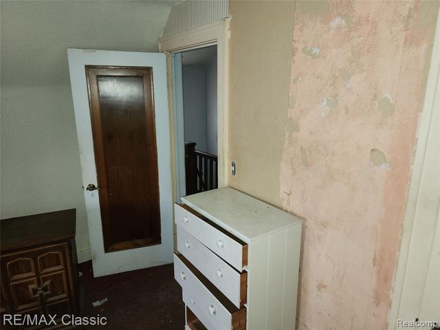 643 E Kennett Road, Pontiac, MI 48340