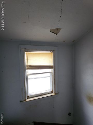 643 E Kennett Road, Pontiac, MI 48340