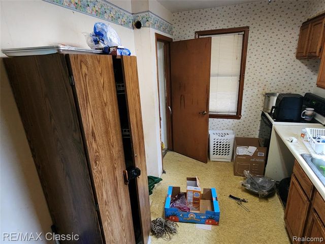 643 E Kennett Road, Pontiac, MI 48340