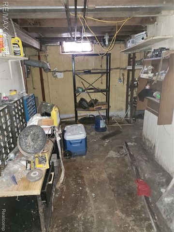 643 E Kennett Road, Pontiac, MI 48340