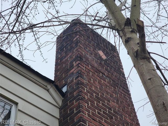 643 E Kennett Road, Pontiac, MI 48340