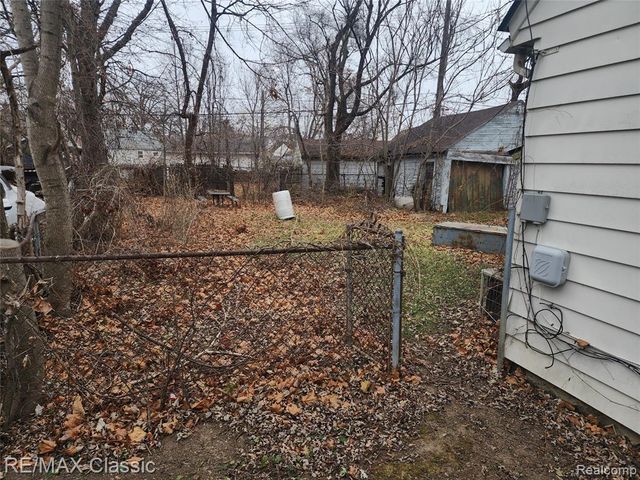 643 E Kennett Road, Pontiac, MI 48340