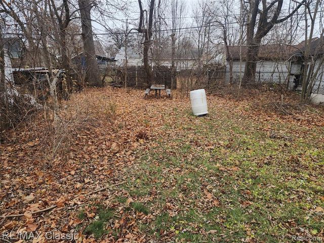 643 E Kennett Road, Pontiac, MI 48340