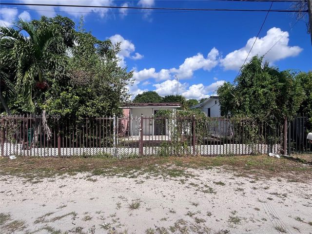 3271 NW 102nd St, Miami, FL 33147