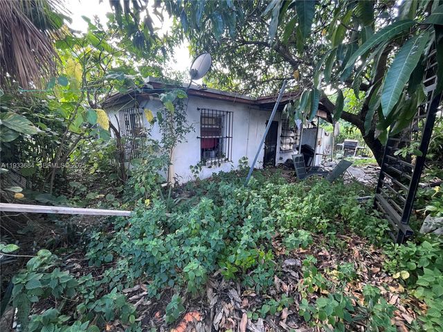 3271 NW 102nd St, Miami, FL 33147