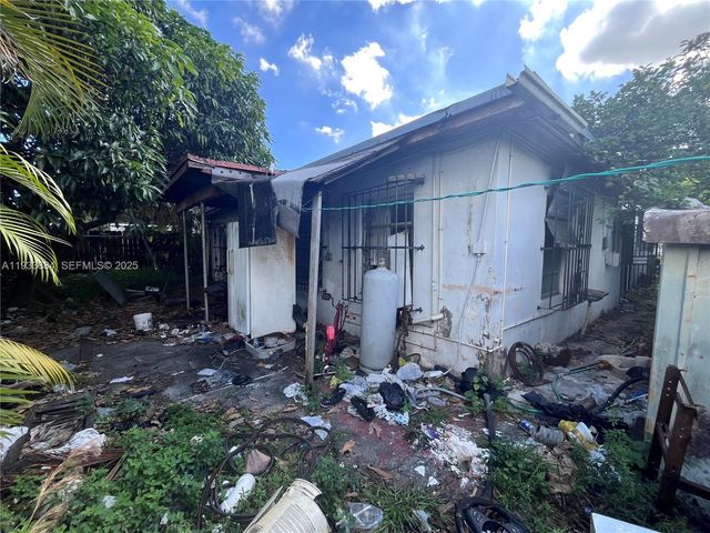 3271 NW 102nd St, Miami, FL 33147